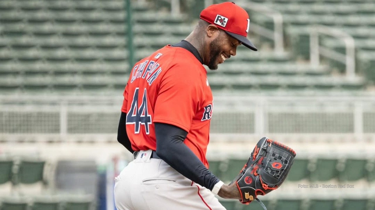 Aroldis Chapman con uniforme de Boston Red Sox