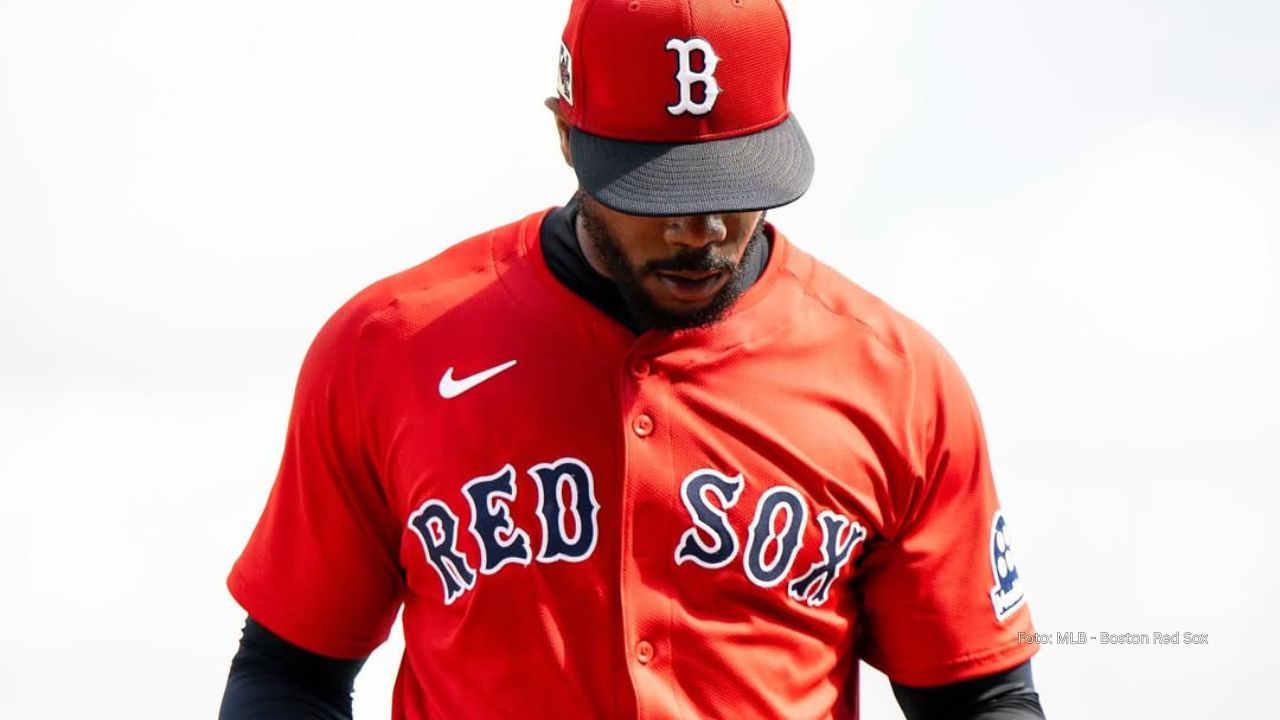 Aroldis Chapman con uniforme de Boston Red Sox