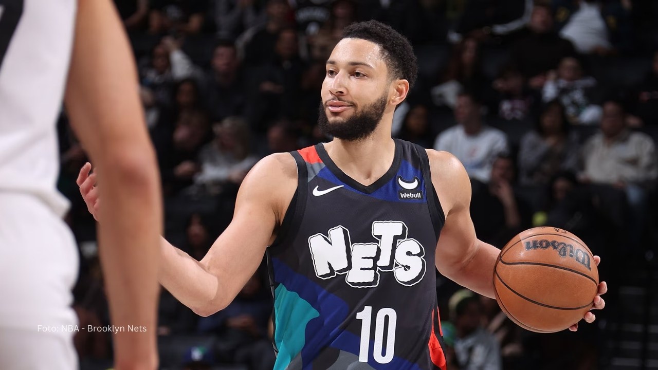 Ben Simmonns en un juego con Nets