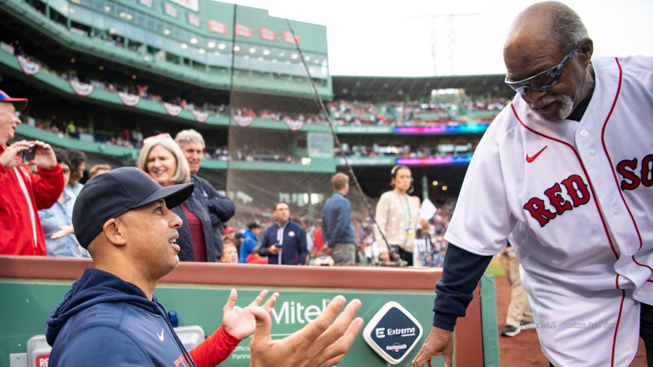 Luis Tiant fue reconocido por Boston Red Sox en la pretemporada MLB después que exhibieron un mural en su campo de entrenamientos.