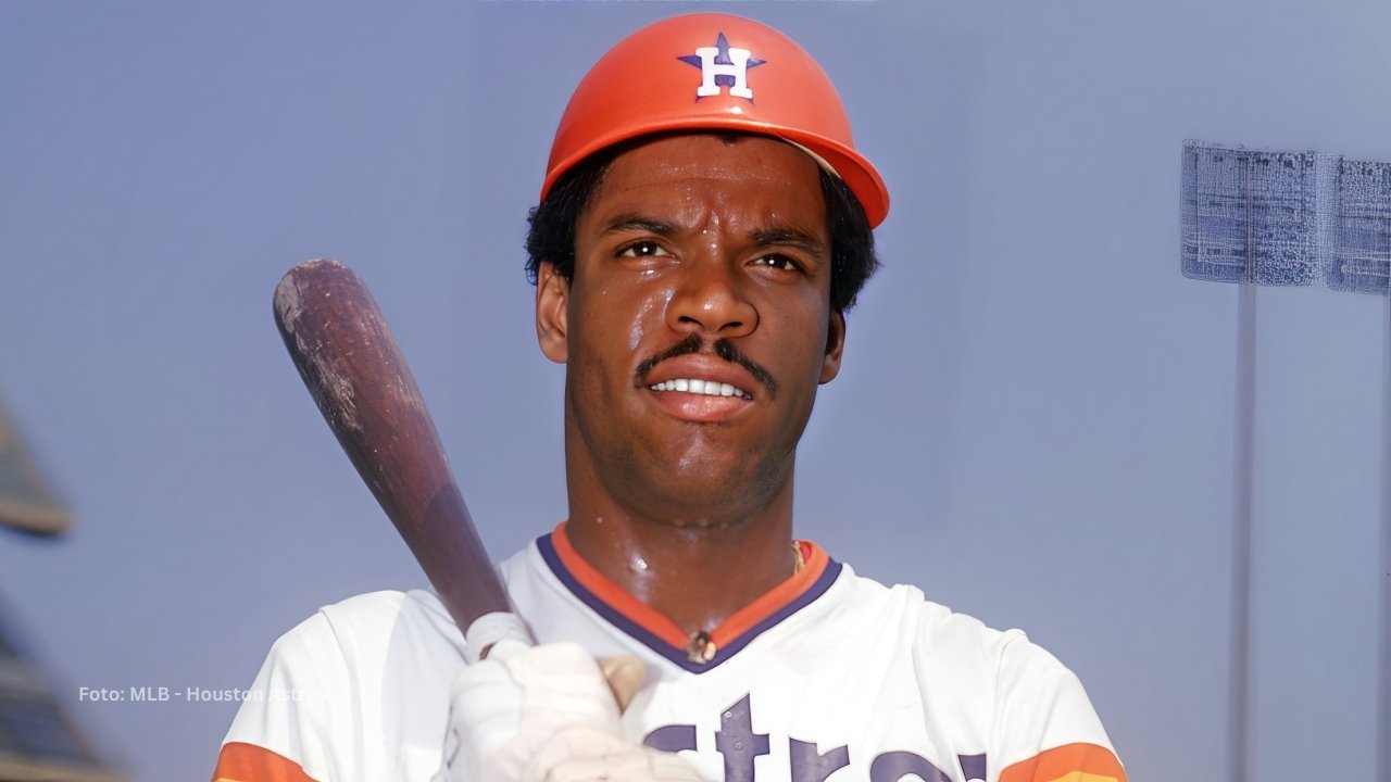 Cesar Cedeño con el equipo de Houston Astros