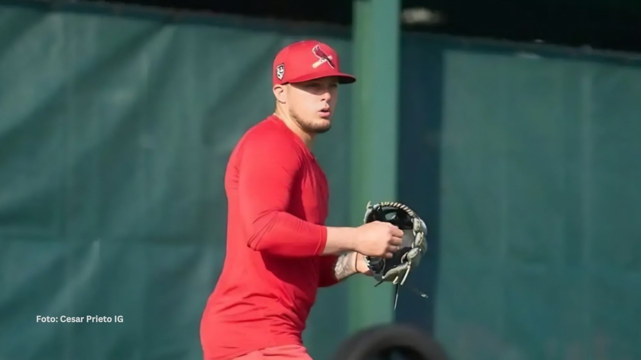 Cesar Prieto en una practica con St. Louis Cardinals