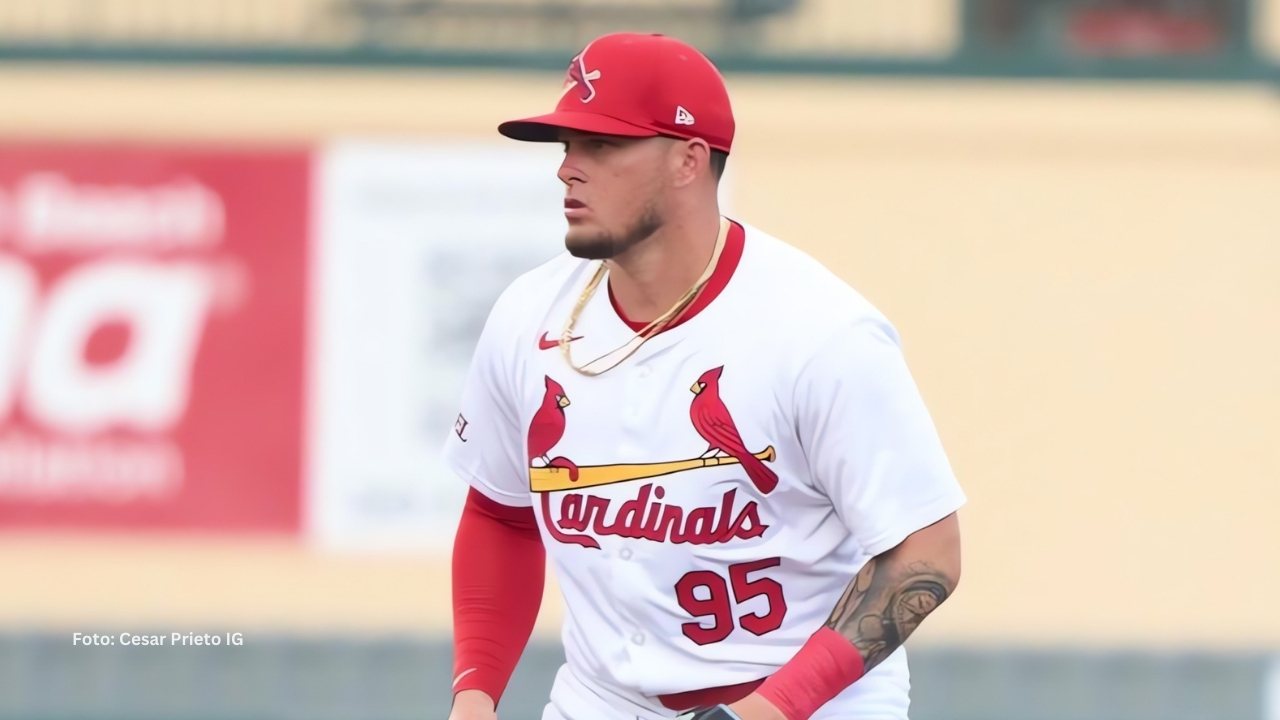 Cesar Prieto en un juego de Spring Training con St. Louis Cardinals