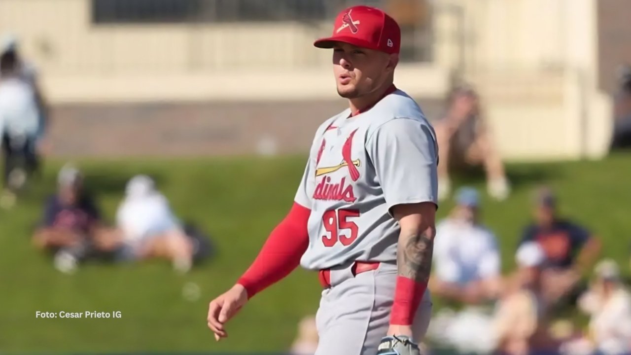 Cesar Prieto en un juego de pretemporada Con St. Louis Cardinals