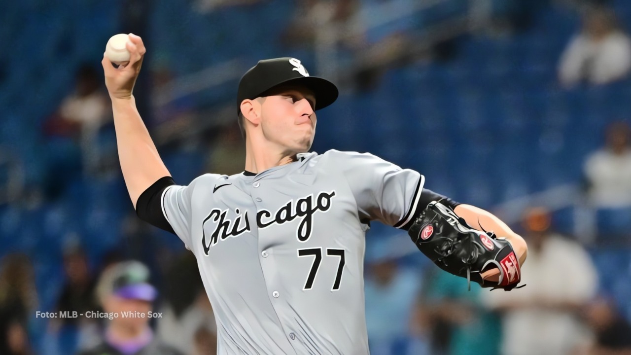 Chris Flexen lanzando con Chicago White Sox