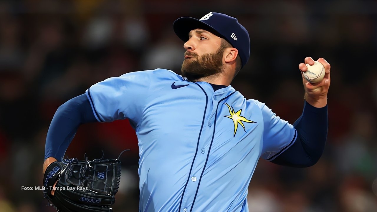 Colin Poche con el uniforme de Tampa Bay Rays