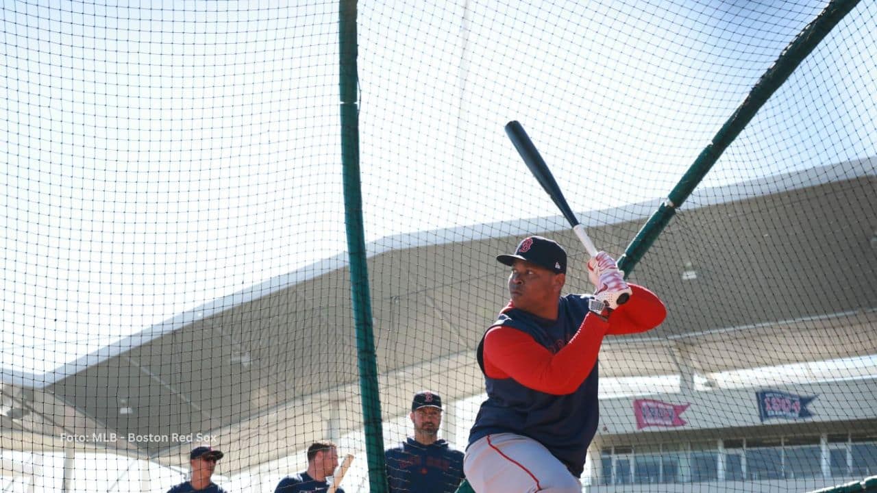 Rafael Devers en batting practice de Boston Red Sox