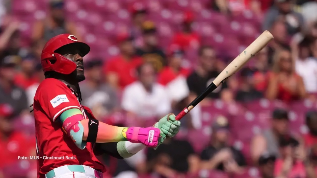 Elly De La Cruz bateando con Cincinnati Reds. MLB