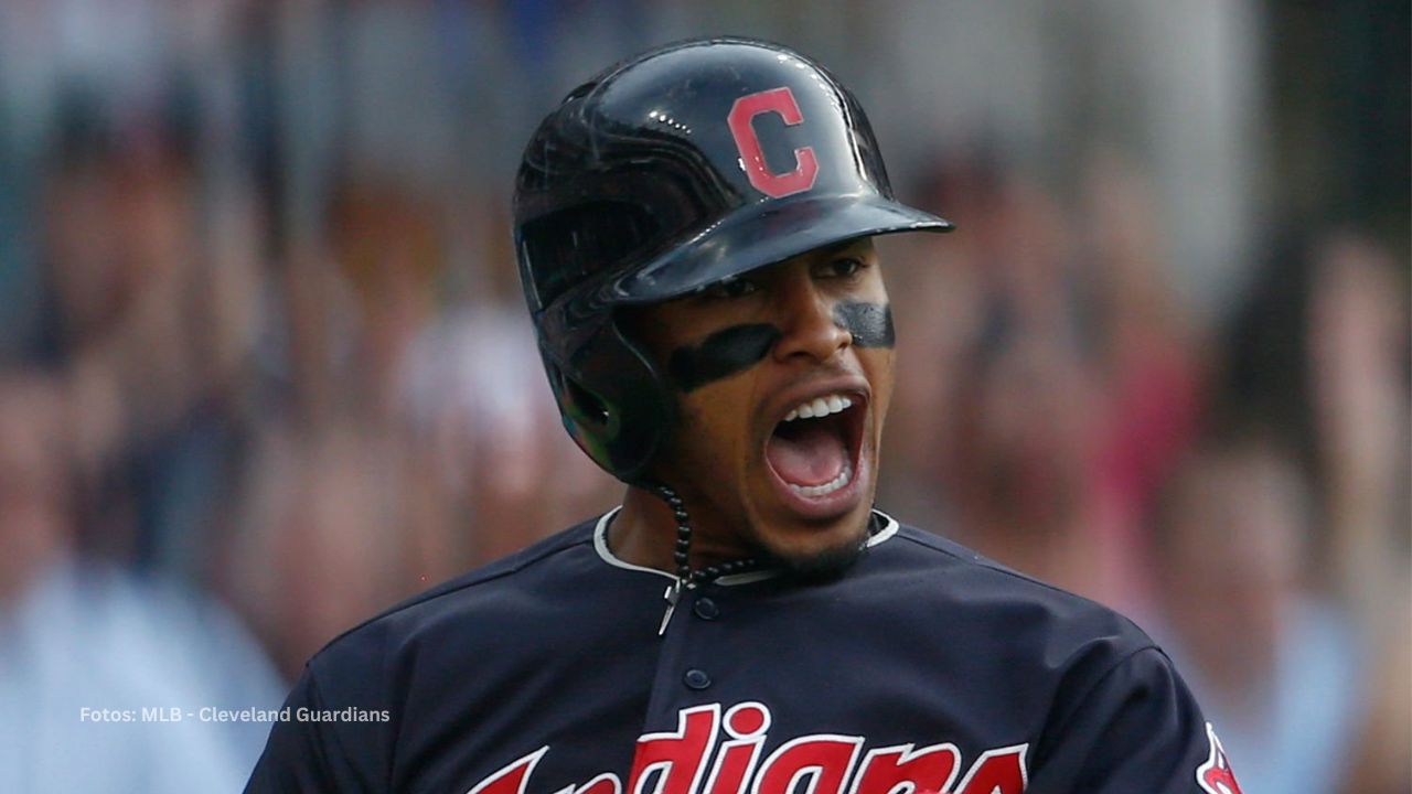 Francisco Lindor con el uniforme de Cleveland Guardians