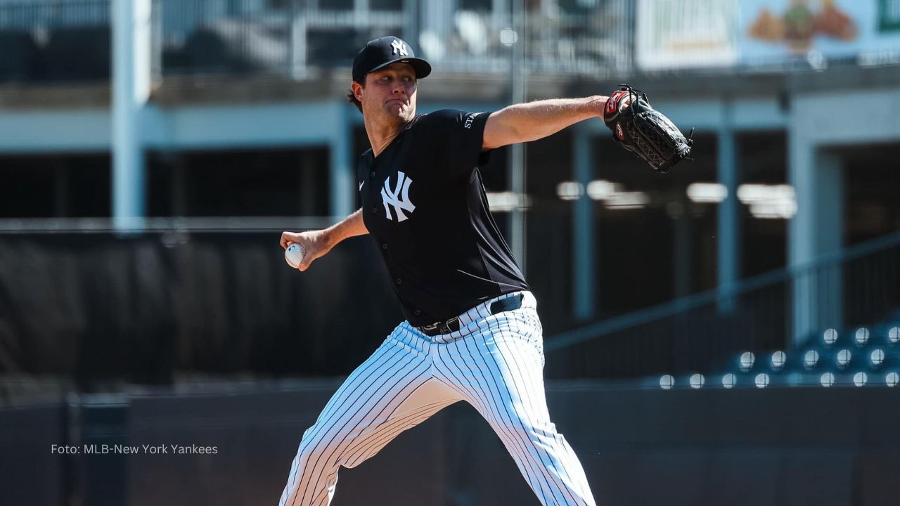 Gerrit Cole lanzando con New York Yankees