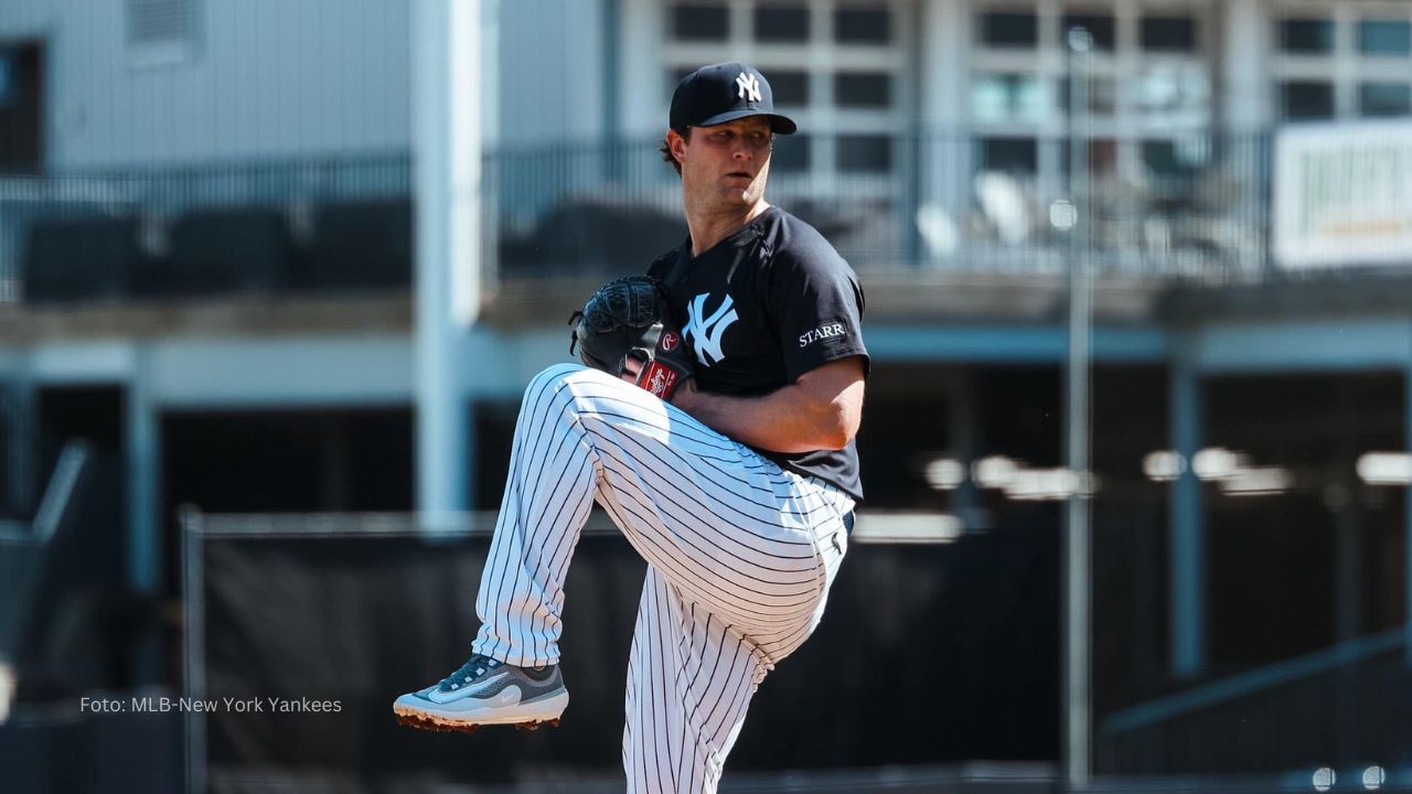 Gerrit Cole lanzando con Yankees