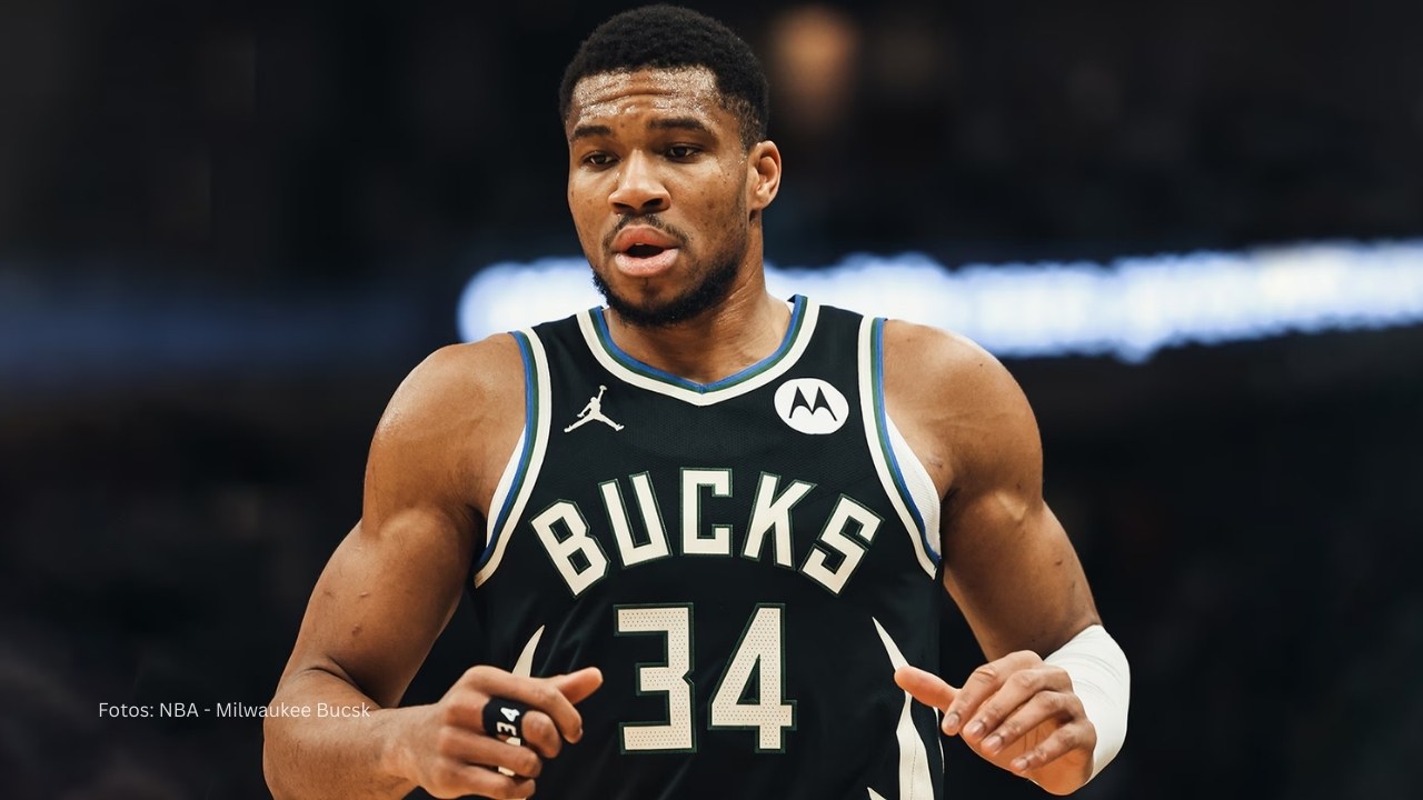 Giannis Antetopuonmpo con Milwaukee Bucks