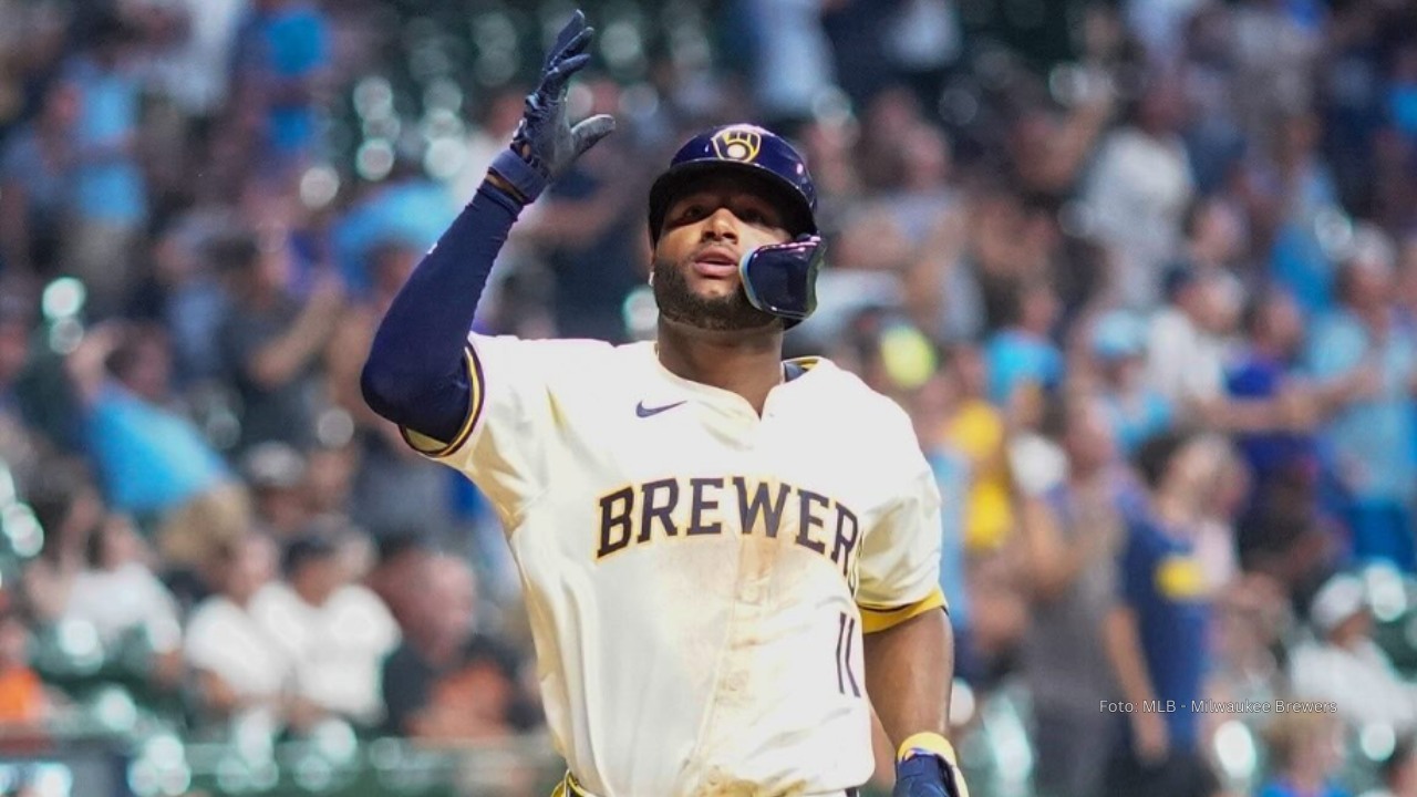 Jackson Chourio con uniforme de Milwaukee Brewers