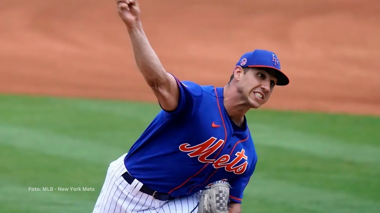 Jacob Barnes lanzando con New York Mets. Toronto Blue Jays