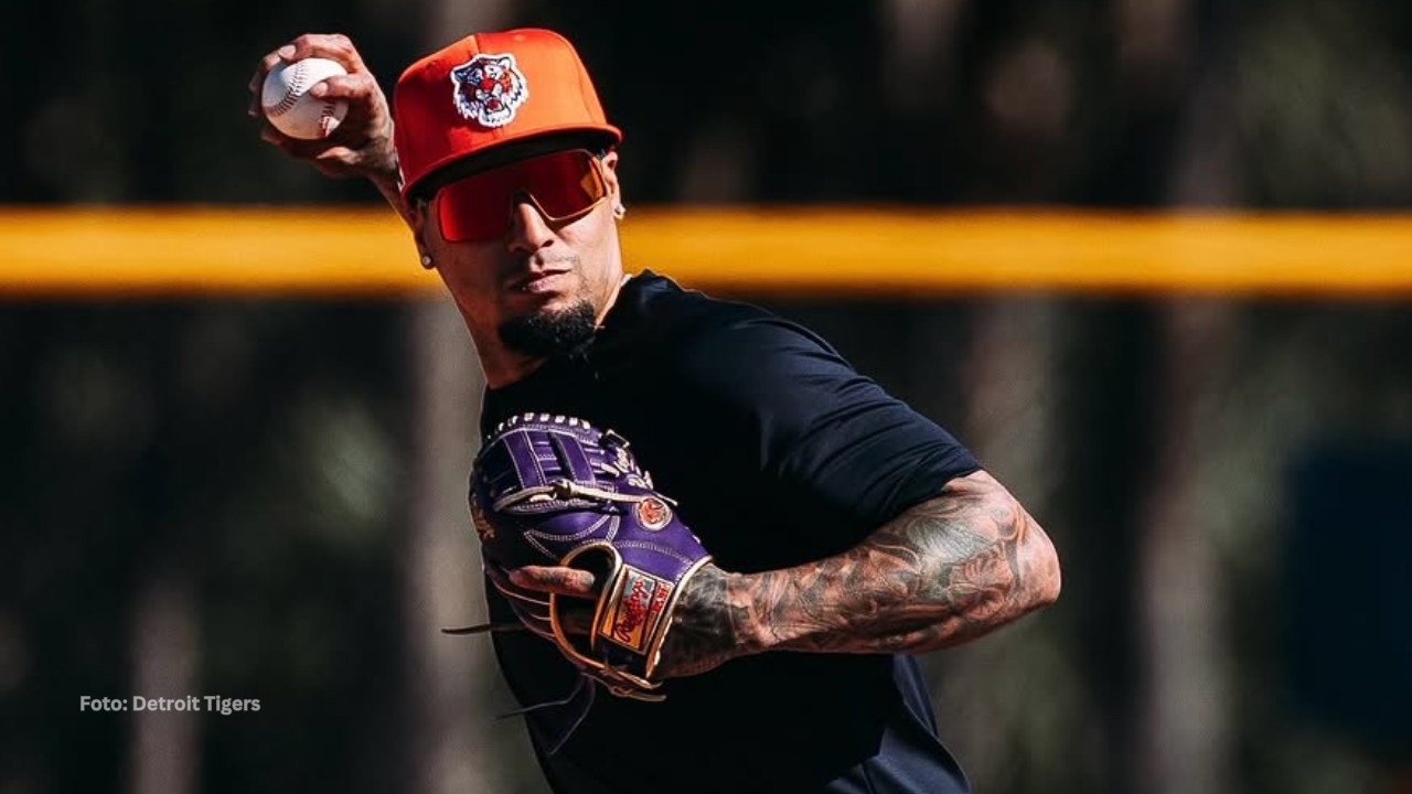 Javier Báez en una practica con Detroit Tigers