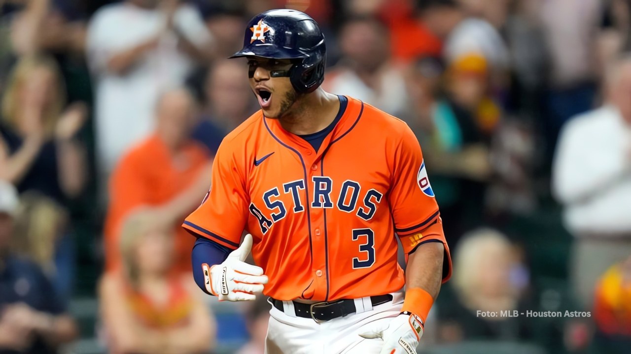 Jeremy Peña celebrando un batazo con Houston Astros