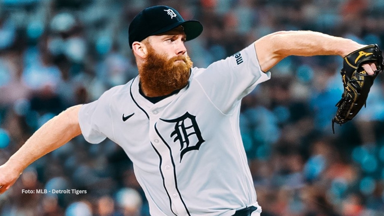 Jonh Brebbia lanzando con Detroit Tigers