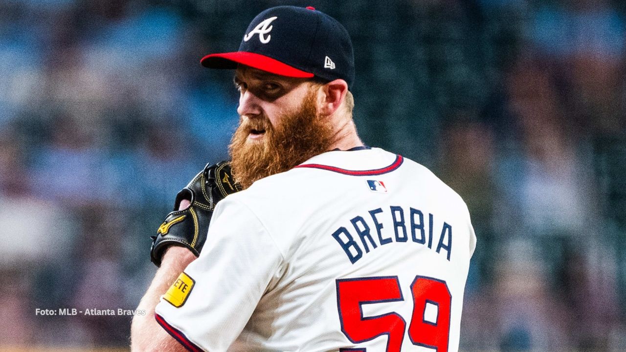 Jonh Brebbia lanzando un relevo Atlanta Braves