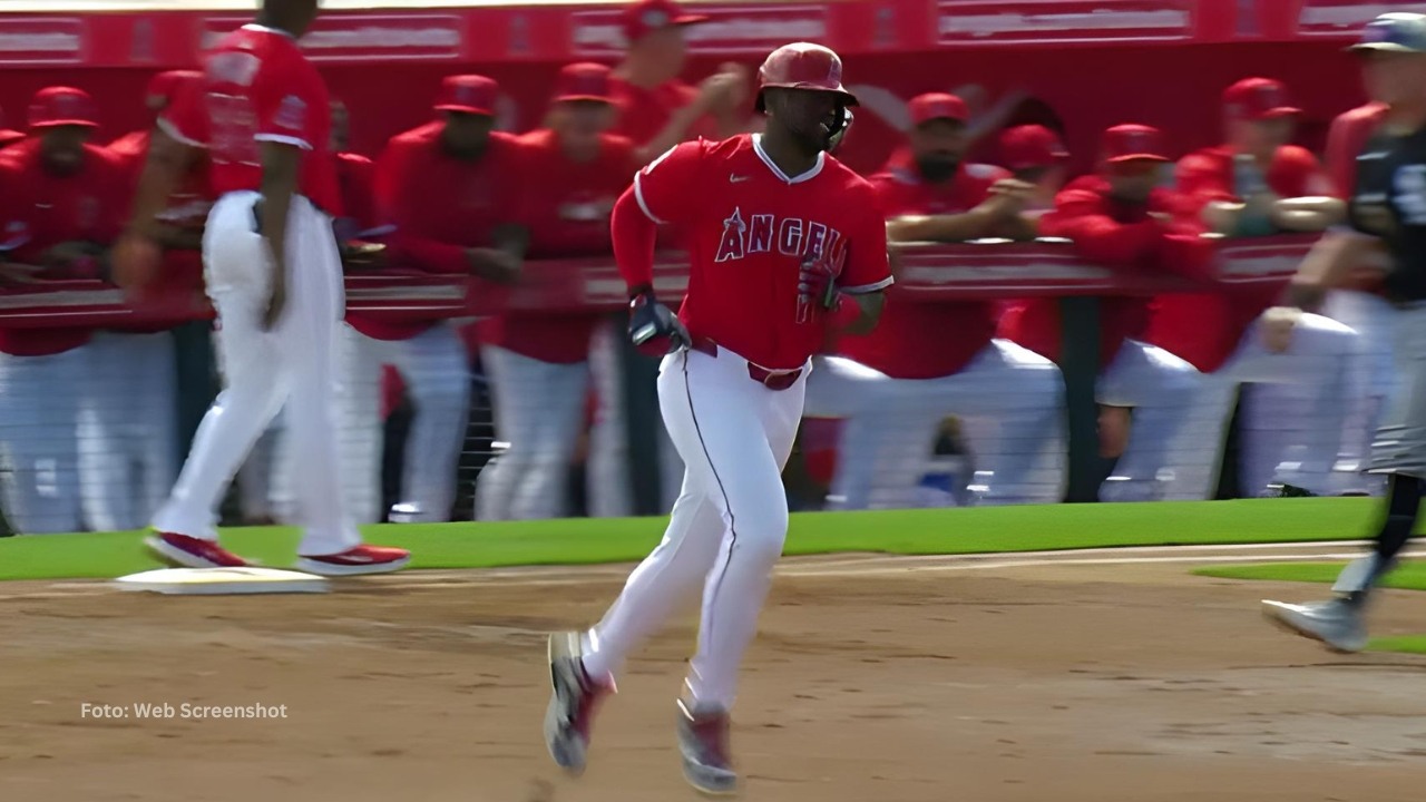 Jorge Soler recorriendo las bases tras jonrón