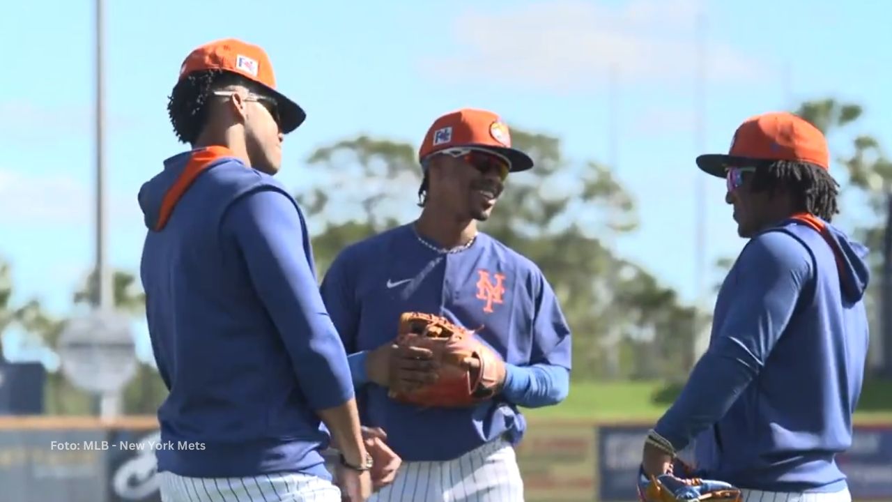 Juan Soto y Francisco Lindor, buscaron compartir sus conocimientos a dos futuras estrellas de New York Mets.