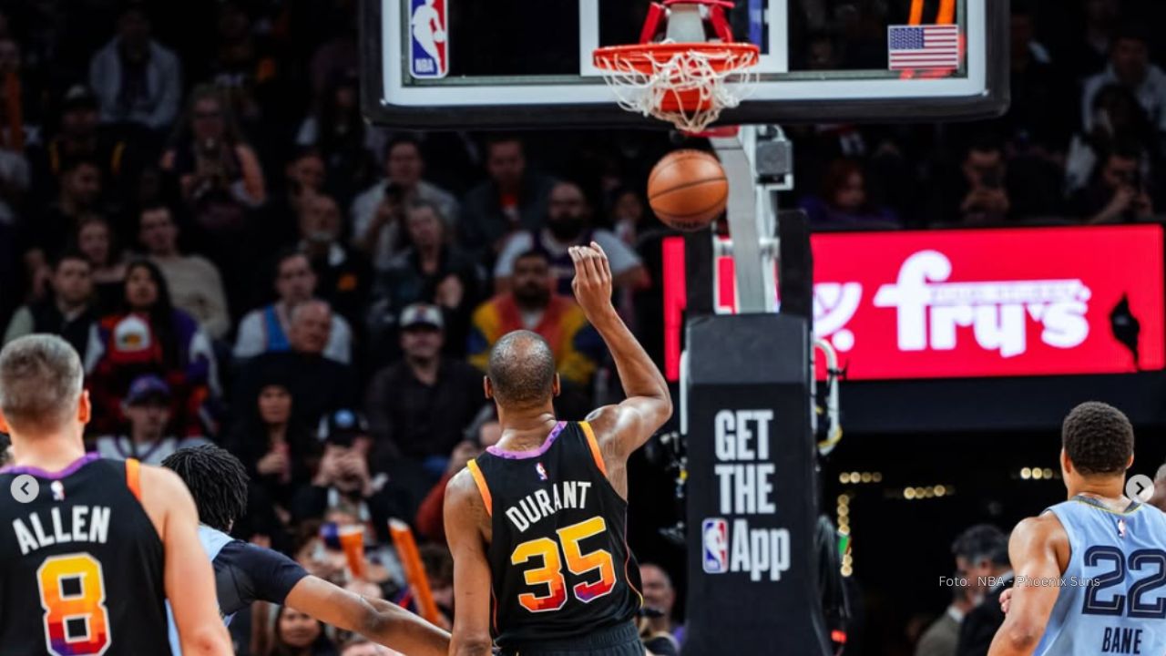 Kevin Durant se mostró efectivo al totalizar 34 puntos frente a Memphis Grizzlies con grandes porcentajes de acierto.