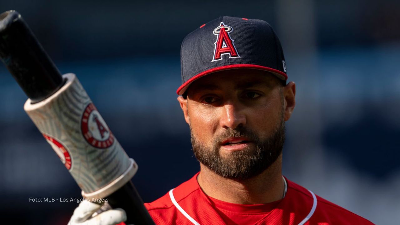 Texas Rangers anunciaron hoy que el club ha firmado al OF Kevin Pillar con un contrato de ligas menores.