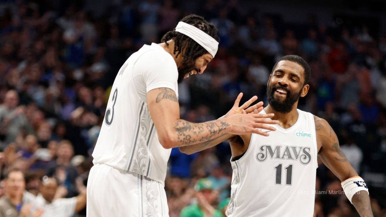 Kyrie Irving con Anthony Davis en Dallas