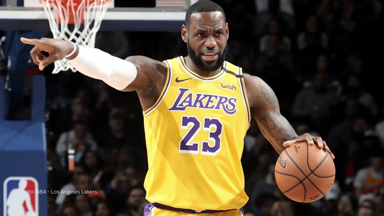 LeBron James en un juego con Los Angeles Lakers