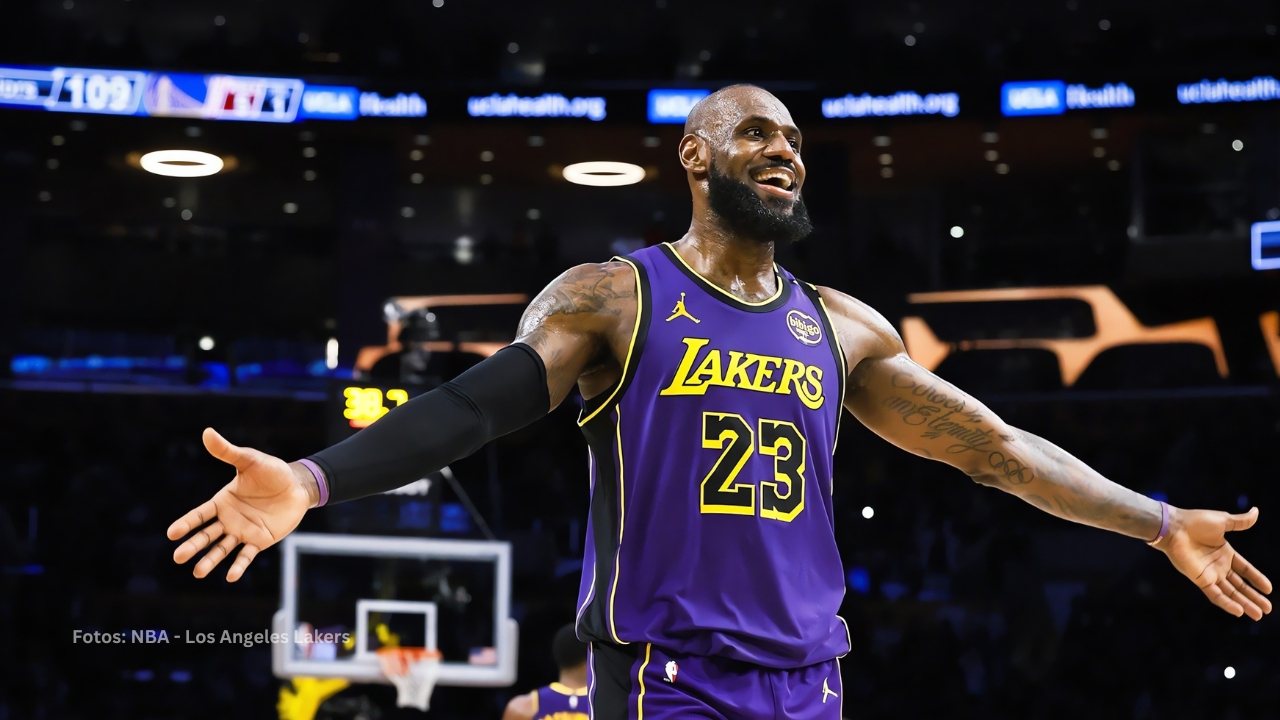 LeBron James con el uniforme de Los Angeles Lakers