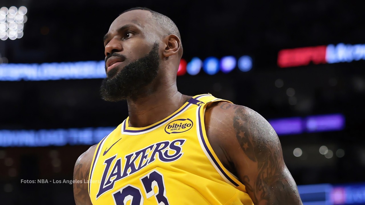 LeBron James en un juego con Los Angeles Lakers