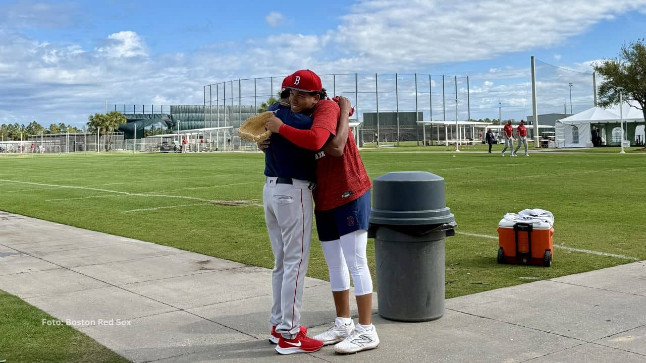 Leyenda Pedro Martínez dijo presente en Spring Training de Boston