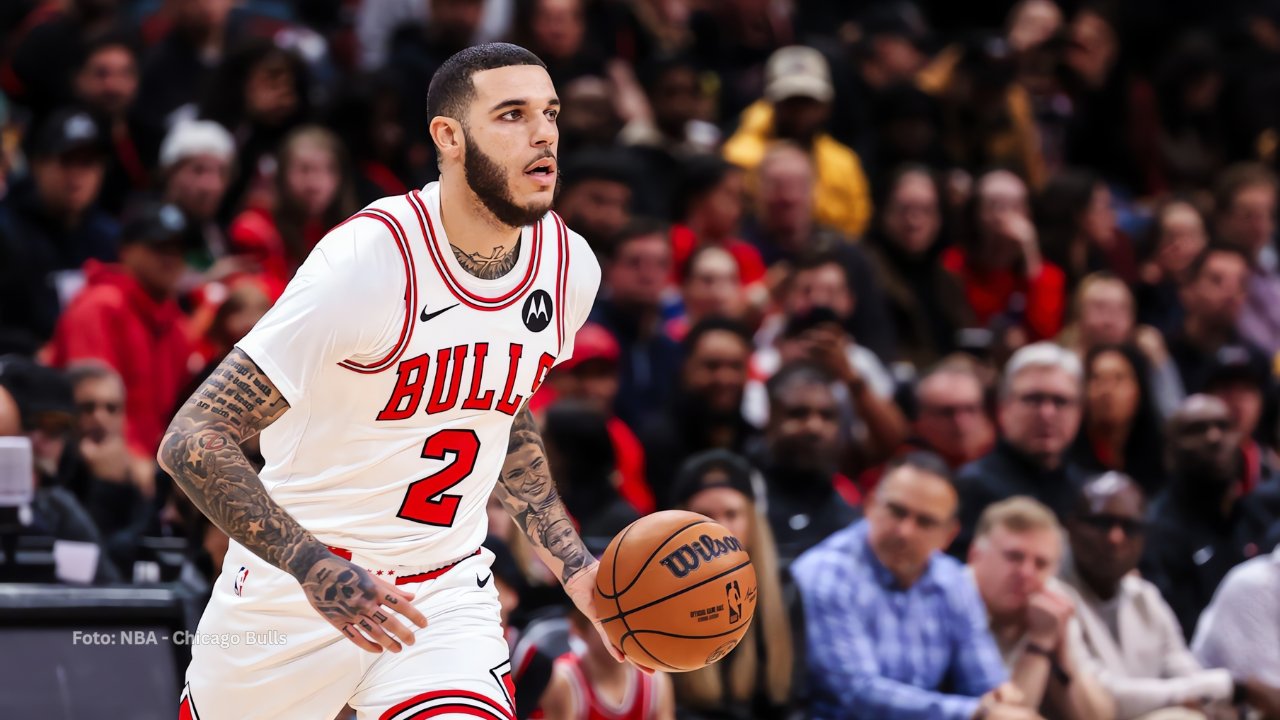 Lonzo Ball llevando el balón con Chicago Bulls