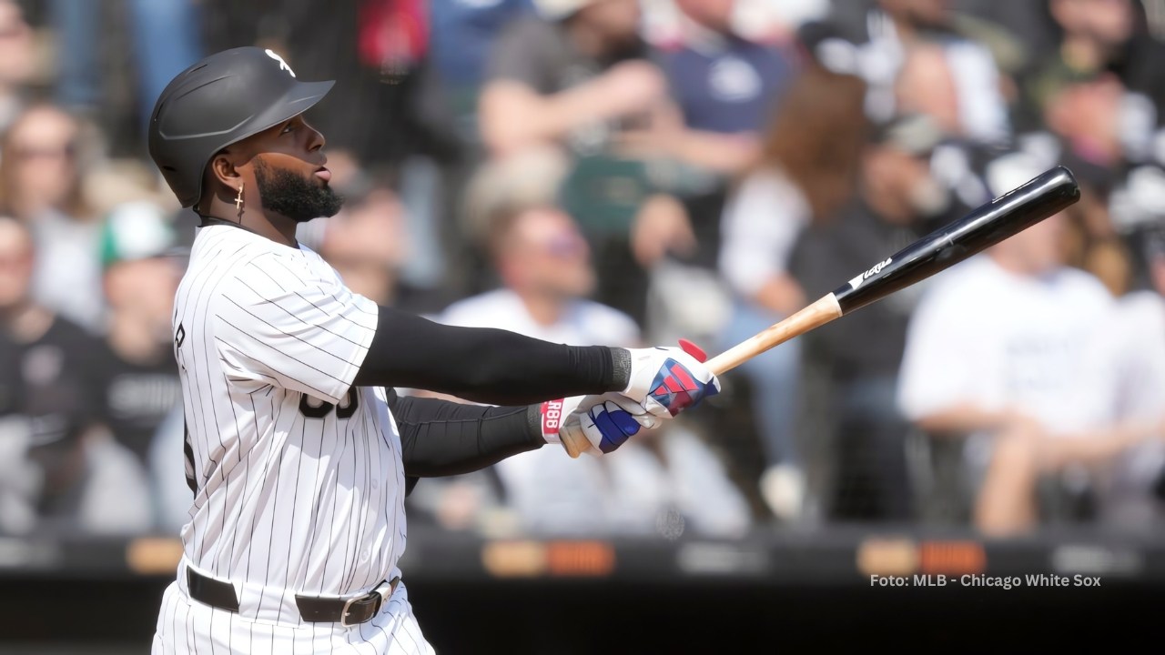 Luis Robert Jr. bateando con Chicago White Sox