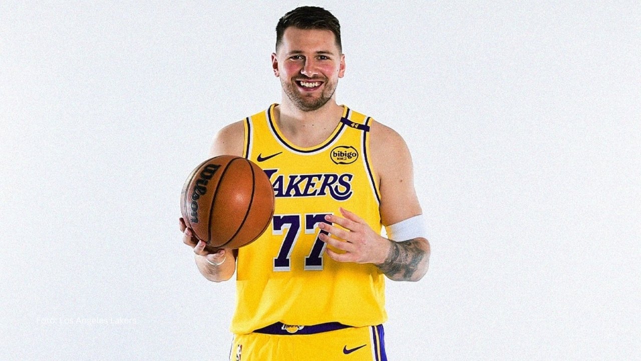 Luka Doncic con el uniforme de Los Angeles Lakers