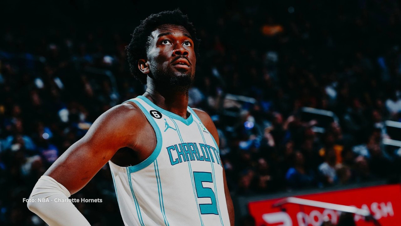 Mark Williams con Charlotte Hornets