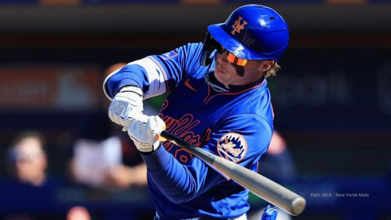 Ryan Clifford bateando con New York Mets.