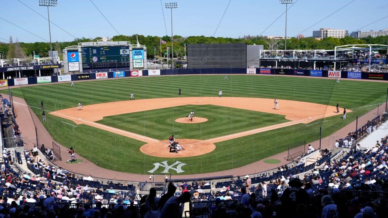 New York Yankees anunciaron este domingo que han invitado al receptor Ronaldo Hernández y al lanzador Jayvien Sandridge.