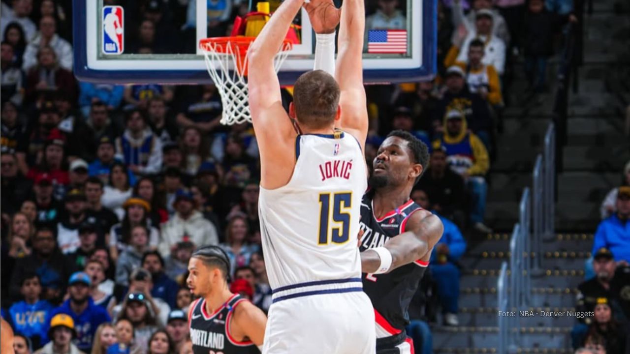 Nikola Jokic se ubica en el tercer puesto histórico de la NBA en triple-doble con un total de 154.