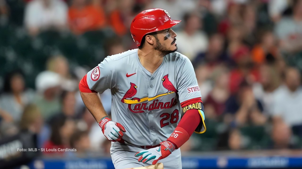 Nolan Arenado recorriendo las bases con St. Louis Cardinals