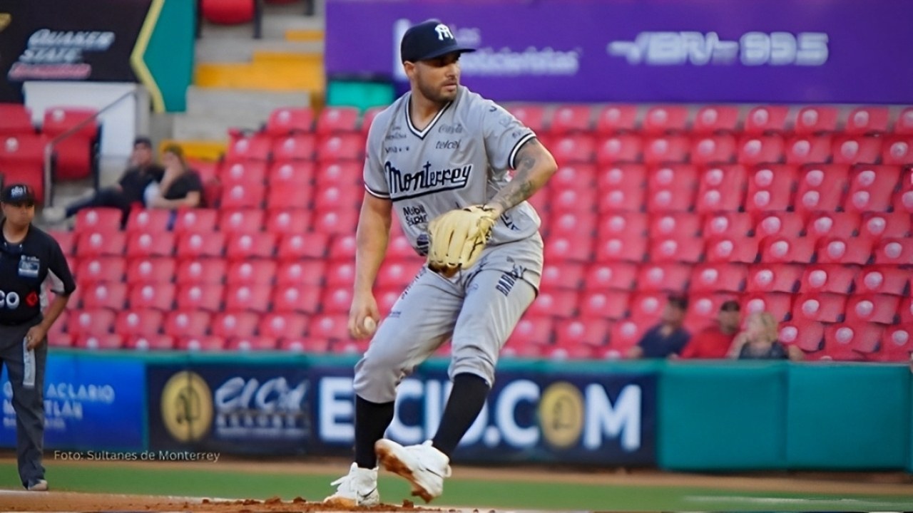 Norge Luis Ruiz con el conjunto de Sultanes de Monterrey