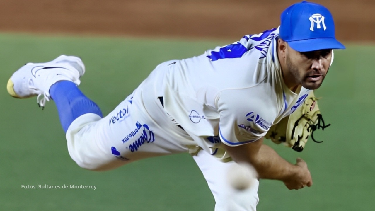 Norge Luis Ruiz lanzando con el equipo de Sultanes de Monterrey