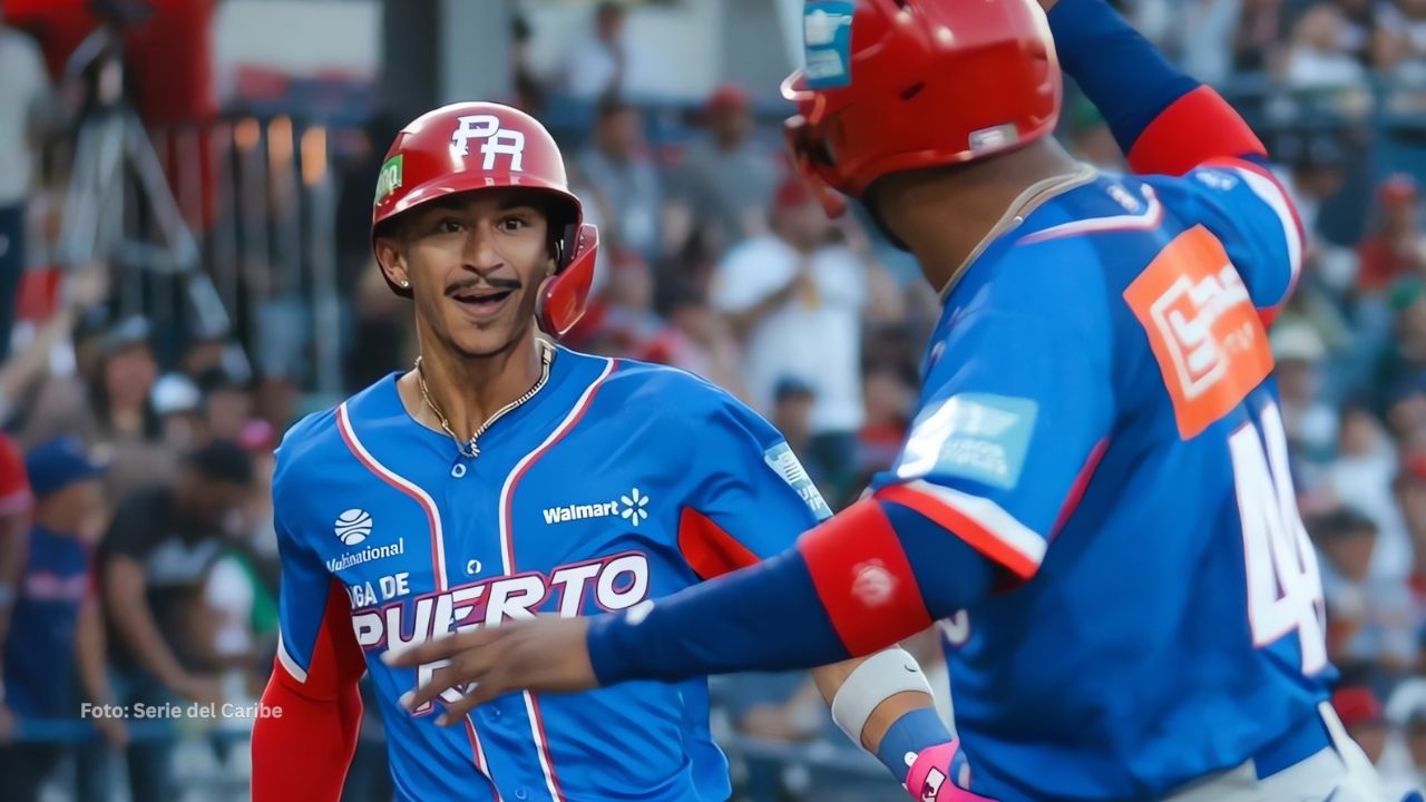 Jugadores de Puerto Rico celebrando un cuadrangular