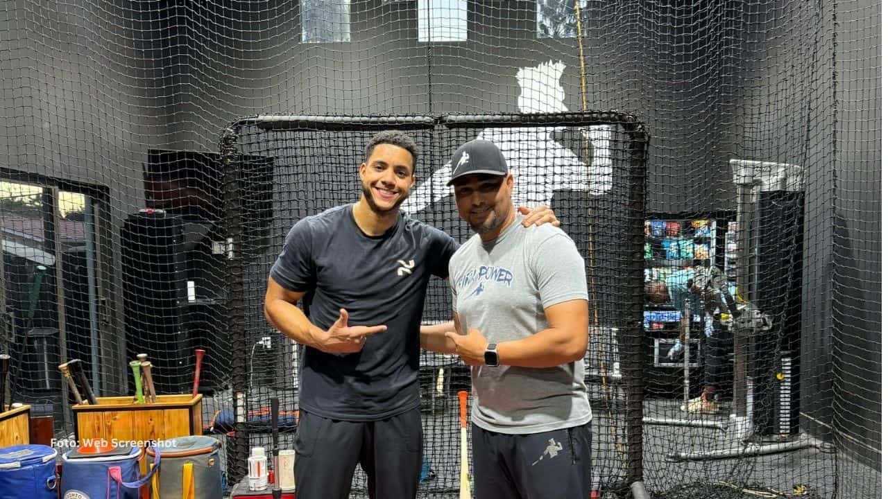 Randy Arozarena y Jeremy Peña entrenando con Yuniesky Gurriel