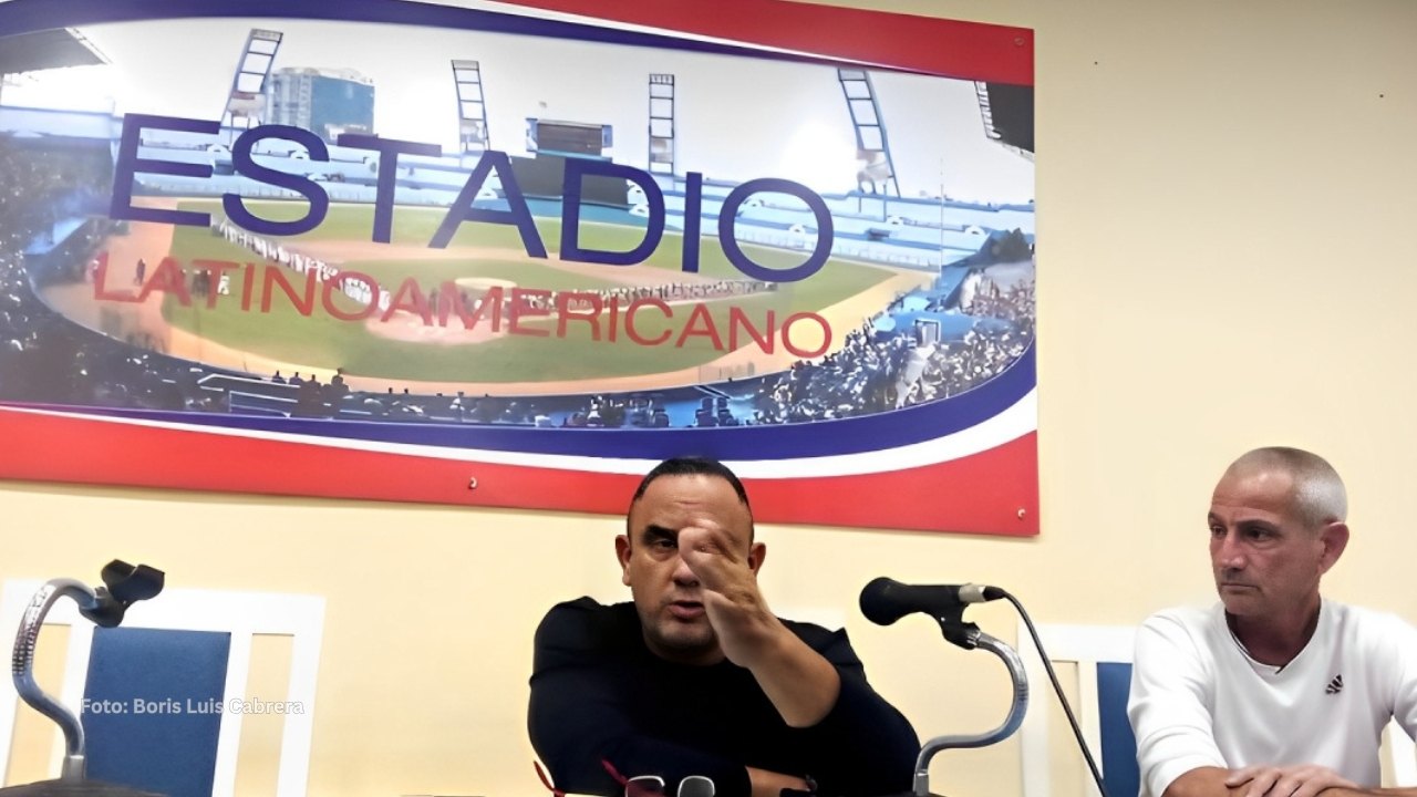 Conferencia de prensa en el Salón Adolfo Luque, del Estadio Latinoamericano