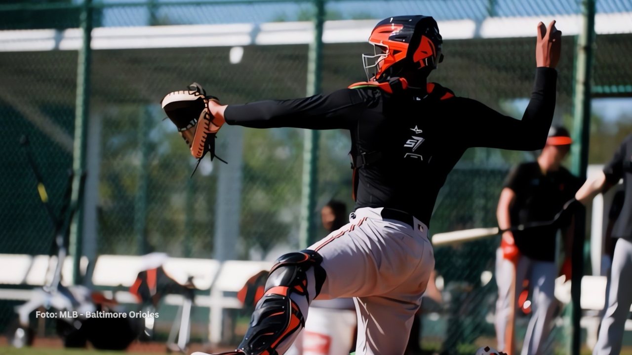 Samuel Basallo con el uniforme de Baltimore Orioles. Prospectos MLB