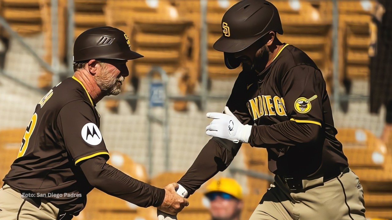 Forrets Wall celebra cuadrangular con su coach