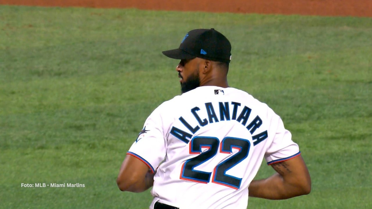 Sandy Alcántara en la lomita con Miami Marlins