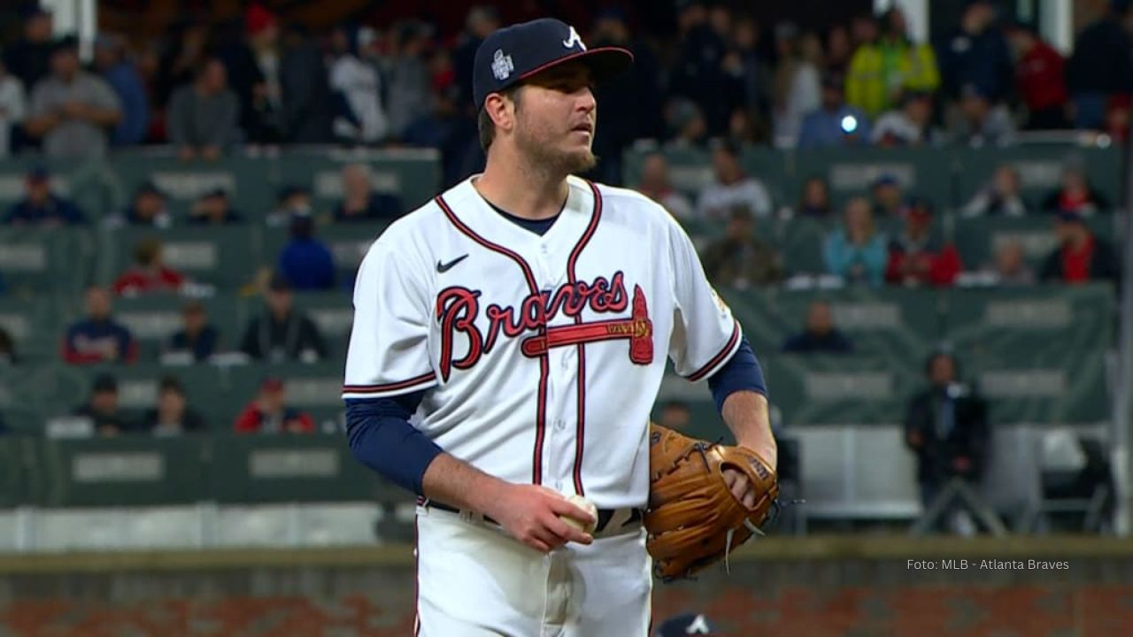 Luke Jackson vistió el uniforme de Texas Rangers entre 2015 y 2016 en MLB.