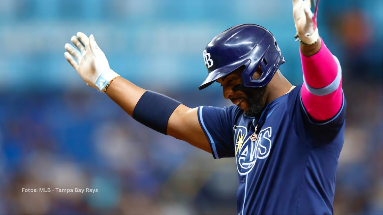 Yandy Diaz con el uniforme de Tampa Bay Rays