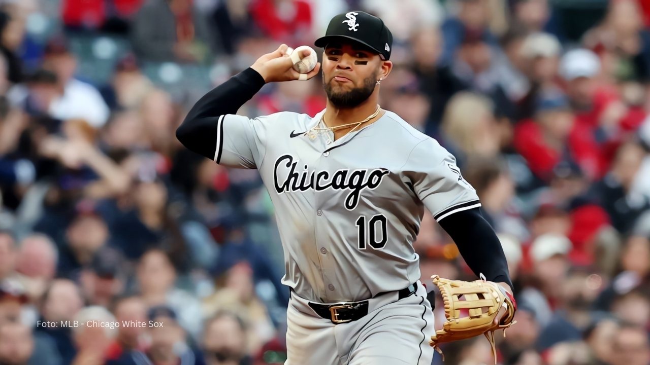 Yoan Moncada lanzado desde la tercera con Chicago White Sox